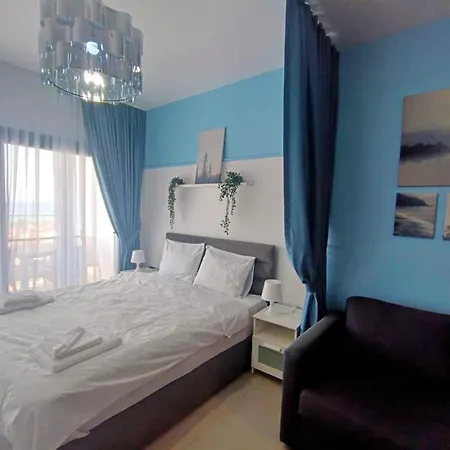 Azure Seaview In Priscilla, Caesar Blue Resort, Aquapark, Gym, Sauna, Heated Swimming Pool, Kids Playground, Padel Court Апартаменты Gastria