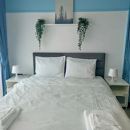 Апартаменты Azure Seaview In Priscilla, Caesar Blue Resort, Aquapark, Gym, Sauna, Heated Swimming Pool, Kids Playground, Padel Court *