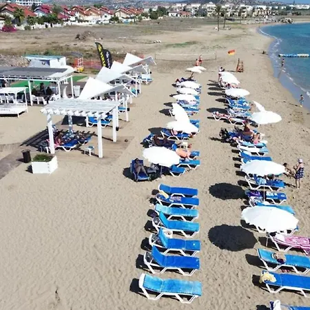 Azure Seaview In Priscilla, Caesar Blue Resort, Aquapark, Gym, Sauna, Heated Swimming Pool, Kids Playground, Padel Court Апартаменты *