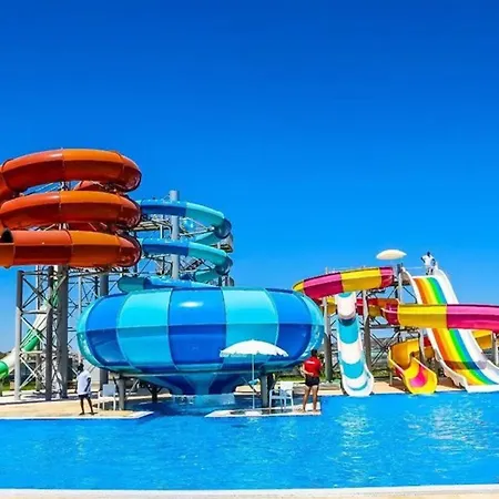 Апартаменты Azure Seaview In Priscilla, Caesar Blue Resort, Aquapark, Gym, Sauna, Heated Swimming Pool, Kids Playground, Padel Court