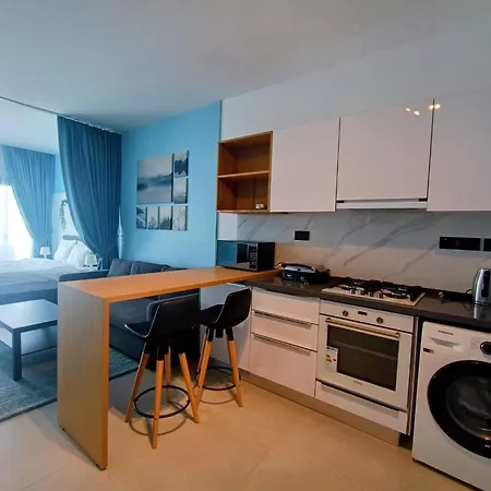 Azure Seaview In Priscilla, Caesar Blue Resort, Aquapark, Gym, Sauna, Heated Swimming Pool, Kids Playground, Padel Court Апартаменты