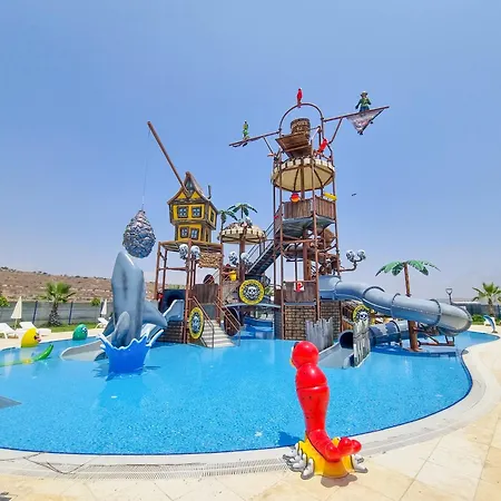 Апартаменты Azure Seaview In Priscilla, Caesar Blue Resort, Aquapark, Gym, Sauna, Heated Swimming Pool, Kids Playground, Padel Court
