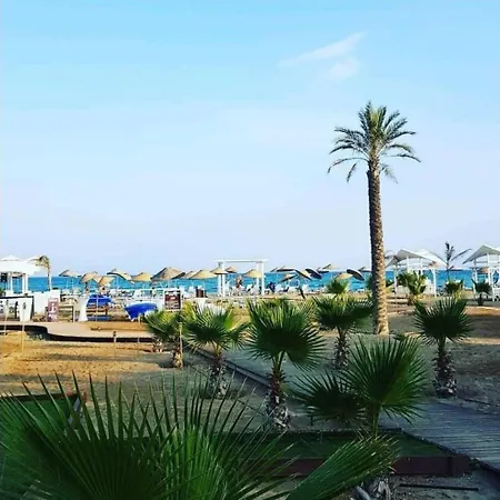 Апартаменты Azure Seaview In Priscilla, Caesar Blue Resort, Aquapark, Gym, Sauna, Heated Swimming Pool, Kids Playground, Padel Court *
