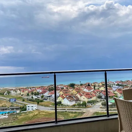 Azure Seaview In Priscilla, Caesar Blue Resort, Aquapark, Gym, Sauna, Heated Swimming Pool, Kids Playground, Padel Court Апартаменты